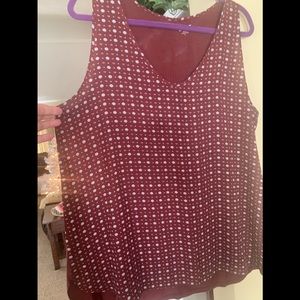 Sleeveless v neck blouse